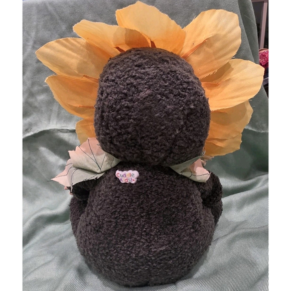 Geppeddo Cuddle Kids Porcelain Sun Flower Blossom Baby Doll - Picture 2 of 6